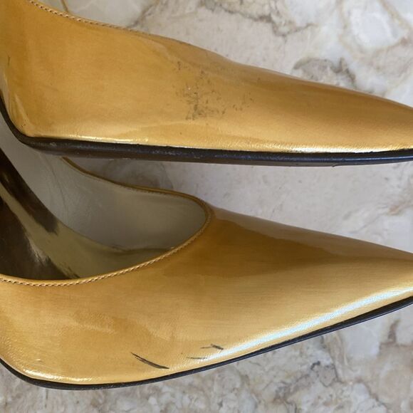 Stuart Weitzman Pumps Yellow Patent & Gold Heels - Picture 14 of 15